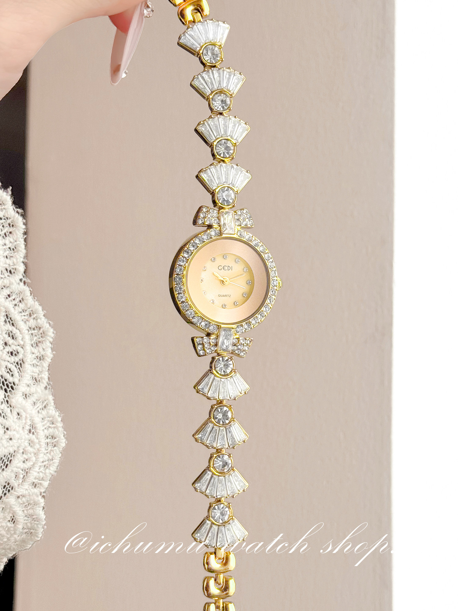 Luxury Watch Straps - طقم ساعات وإكسسوارات نسائية مكون من