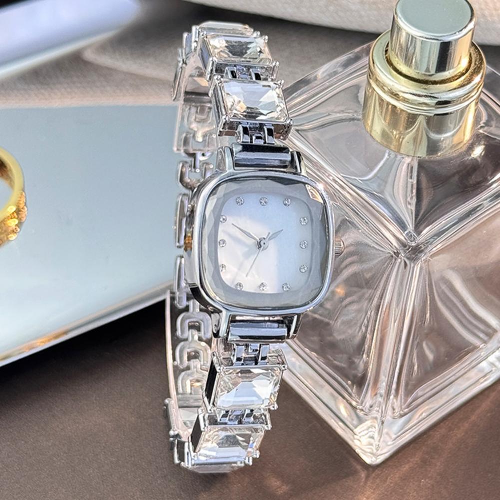 ساعة يد نسائية بسوار لامع وقرص - مراجعة Luxury Watch Female وسعره