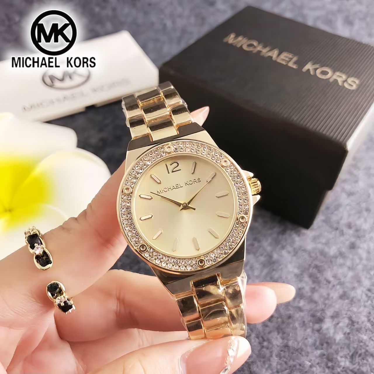 ساعة نسائية فاخرة من مايكل كور - مراجعة Luxury Watch Photo وسعره