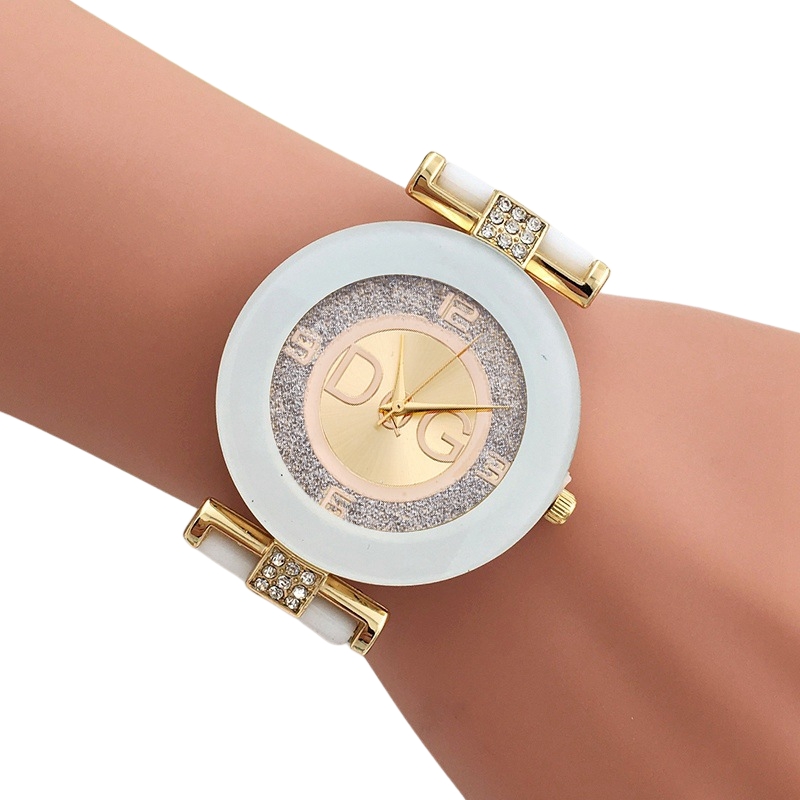 ساعة فاخرة للنساء من السيليكون - مراجعة Luxury Watch Female وسعره