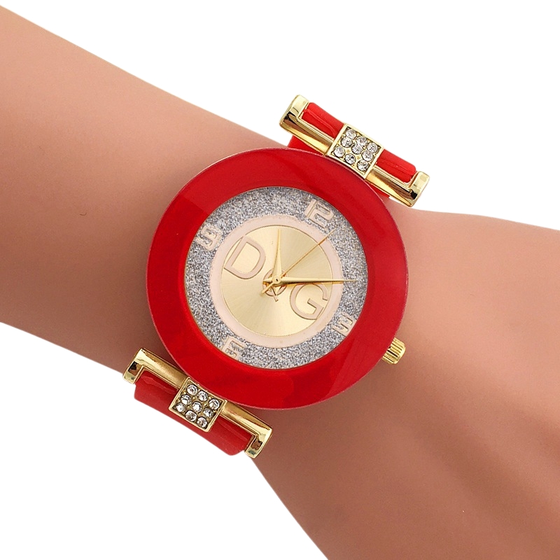 ساعة فاخرة للنساء من السيليكون - مراجعة Luxury Watch Female وسعره