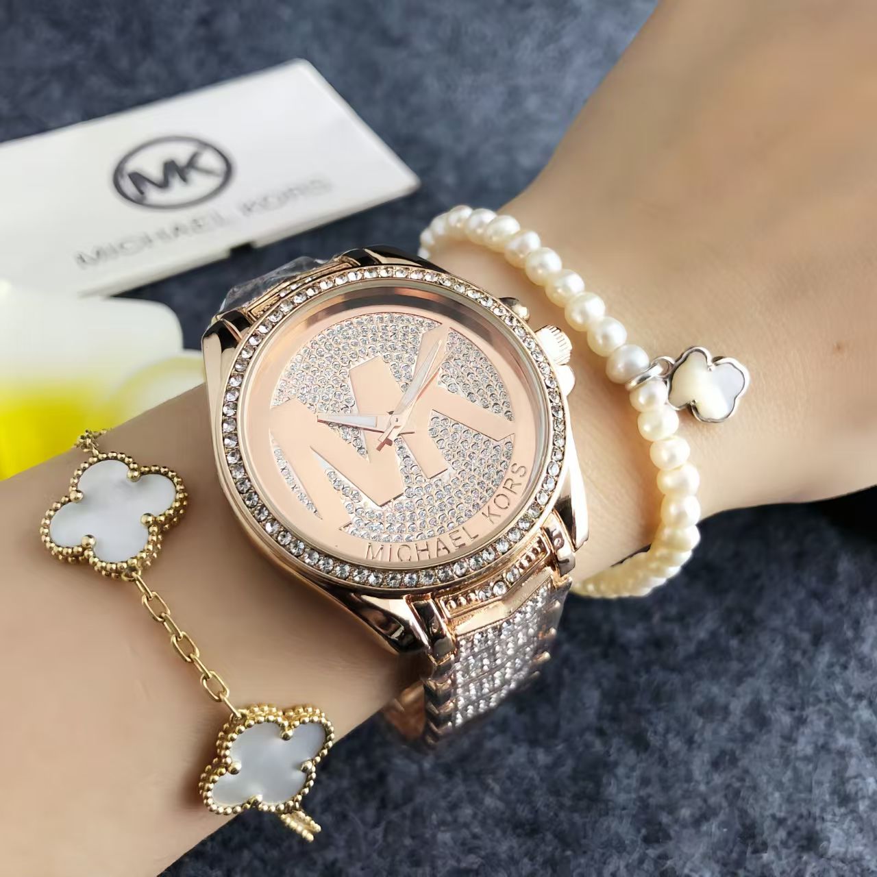 مايكل كورس ساعة نسائية أنيقة و - مراجعة Luxury Watch Photo وسعره