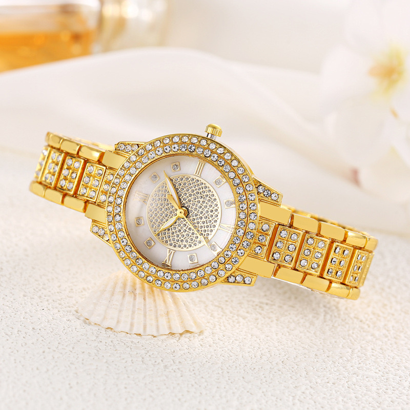 ساعة نسائية بتصميم حورية البحر - مراجعة Luxury Watch Leather وسعره
