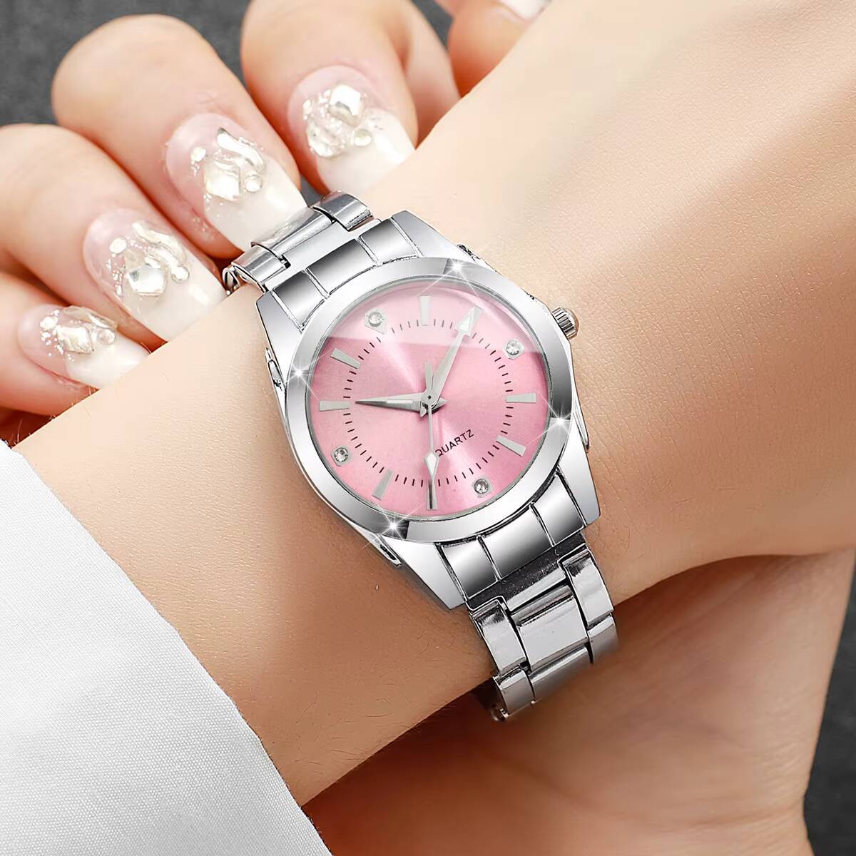 ساعات نسائية فاخرة من حجر الرا - مراجعة Luxury Watch Female وسعره