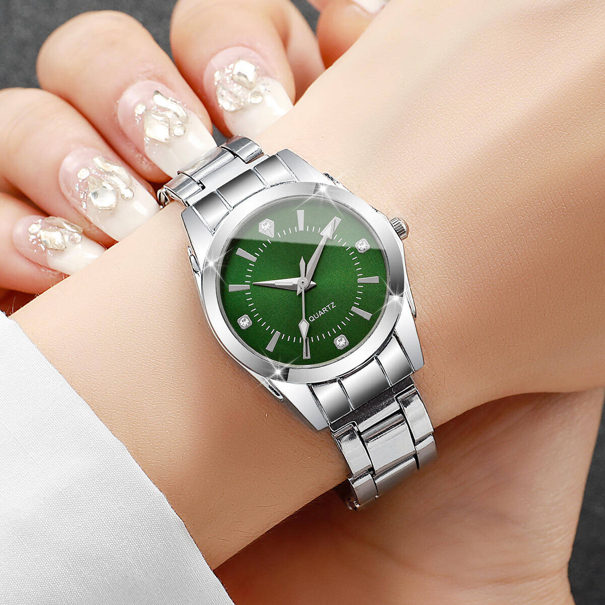 ساعات نسائية فاخرة من حجر الرا - مراجعة Luxury Watch Female وسعره