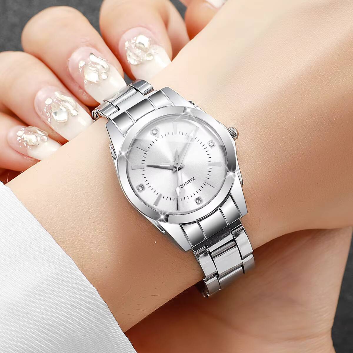 ساعات نسائية فاخرة من حجر الرا - مراجعة Luxury Watch Female وسعره