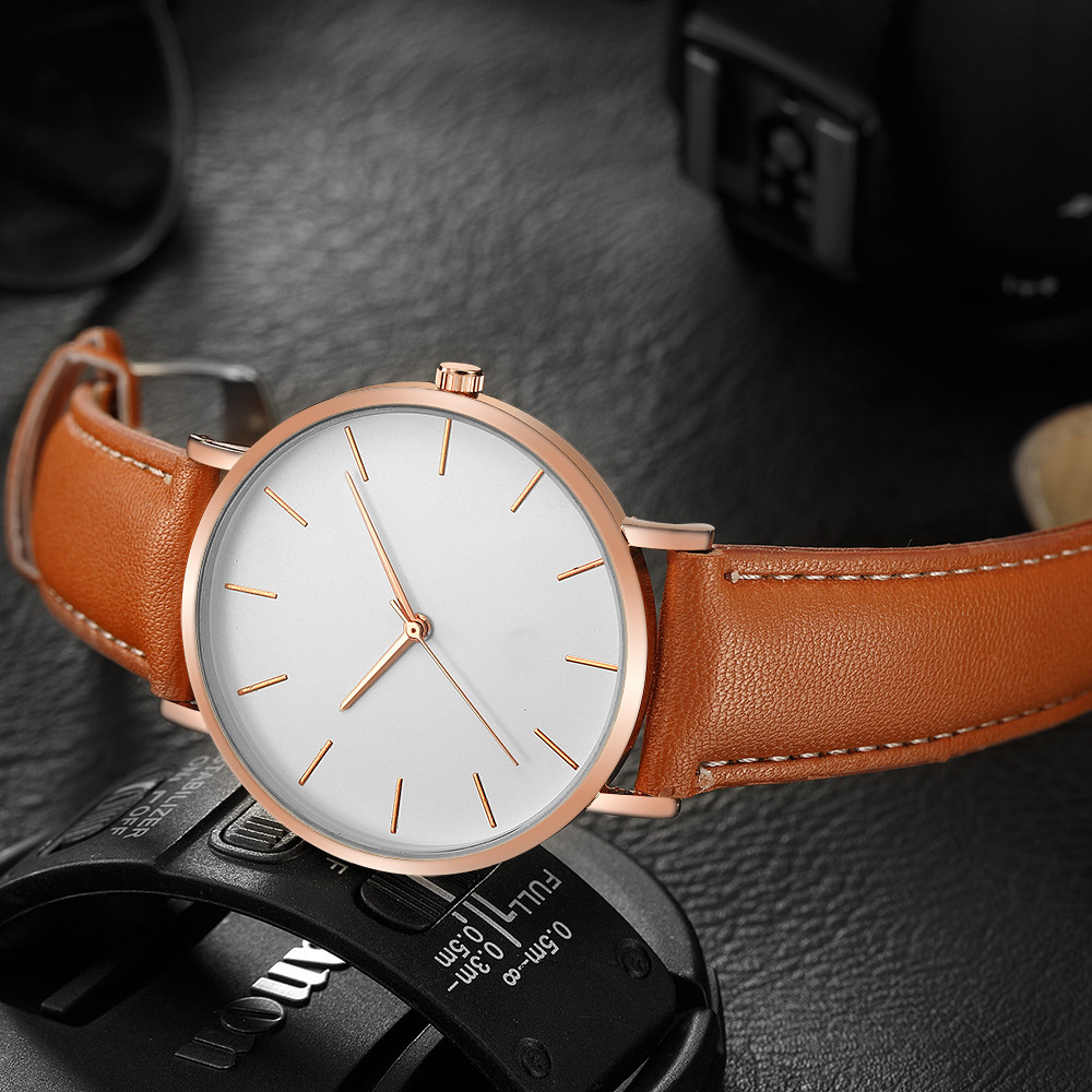 أسلوب بسيط التناظرية كوارتز سا - مراجعة Luxury Watch Mockup وسعره