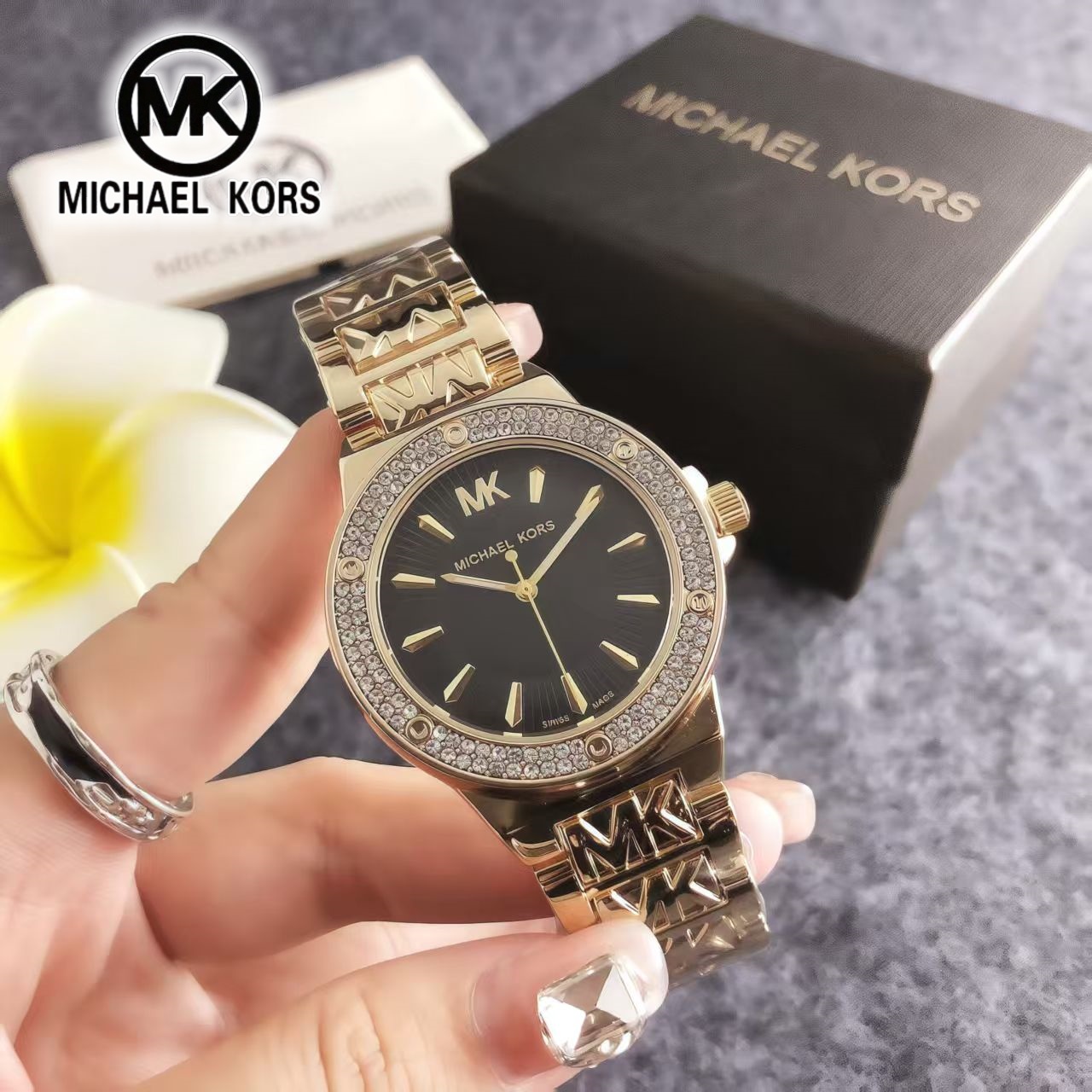 ساعة مايكل كورس الفاخرة للنساء - مراجعة Luxury Watch Photo وسعره
